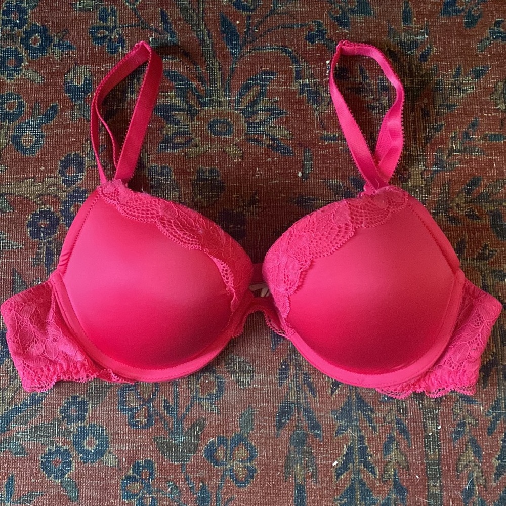 2 sexy bras